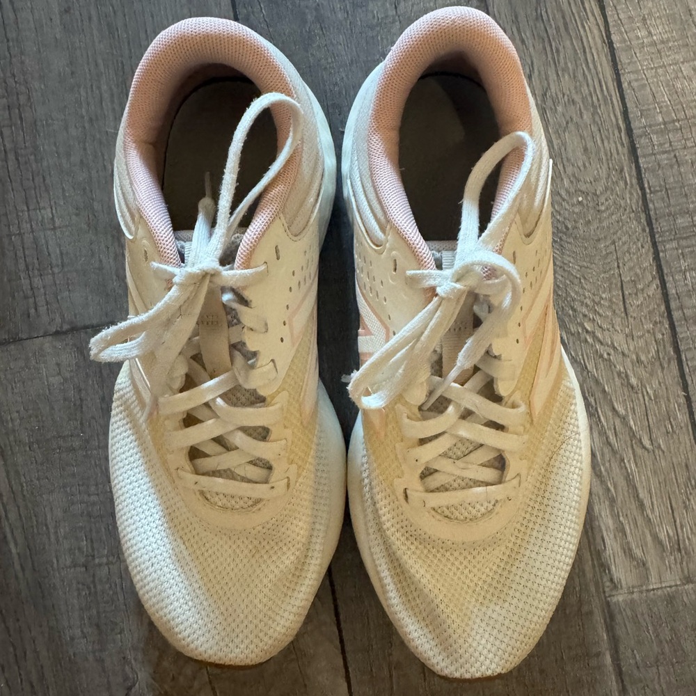 New Balance Women's Cream Sneakers with Pink Lining